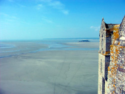 Le rocher de Tombelaine depuis la terrasse de l'ouest